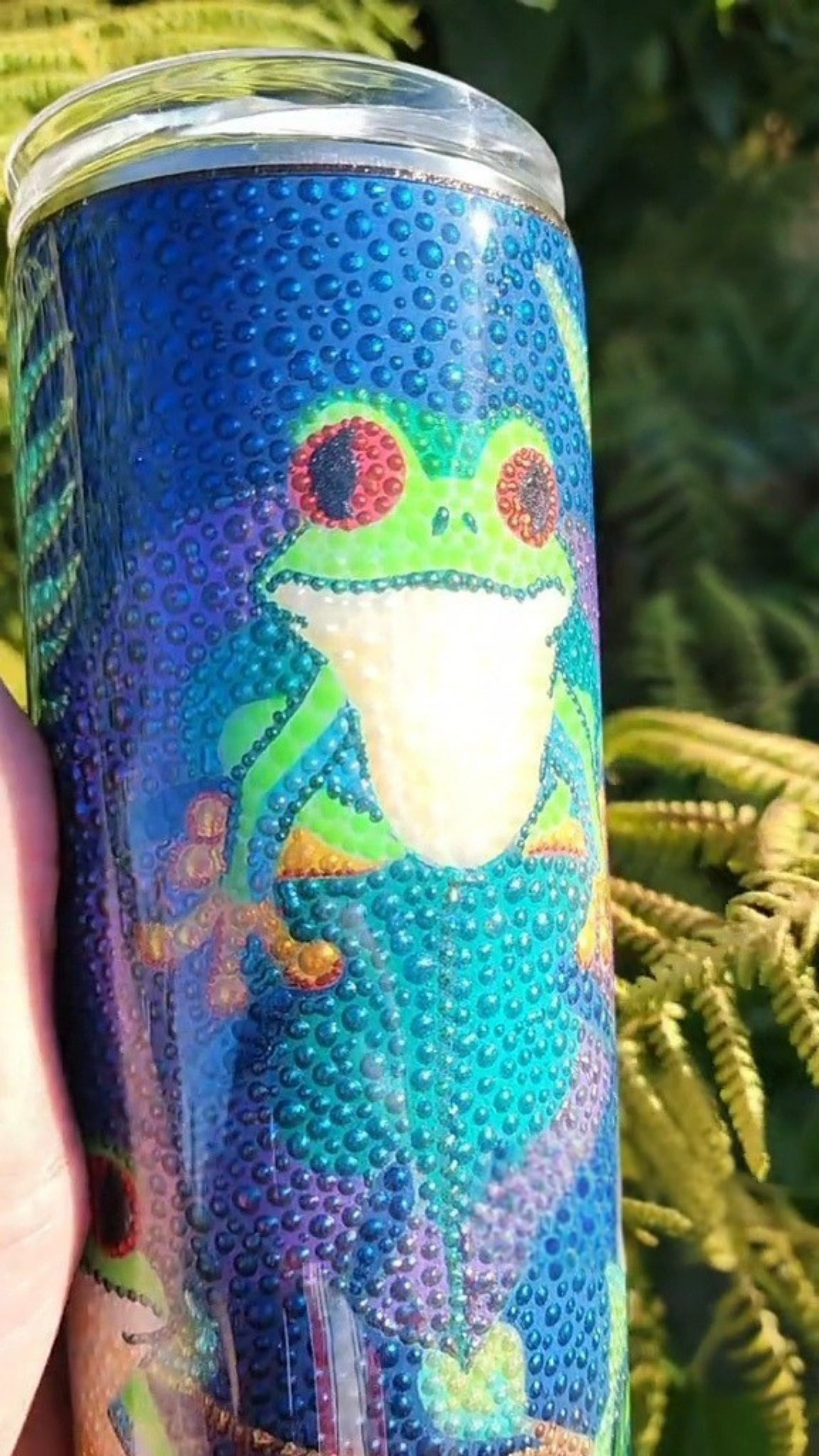 Twisted Dots Tree Frogs