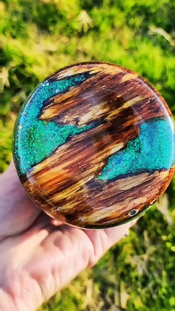 Twisted Ink Woodgrain Glitter Peekaboo